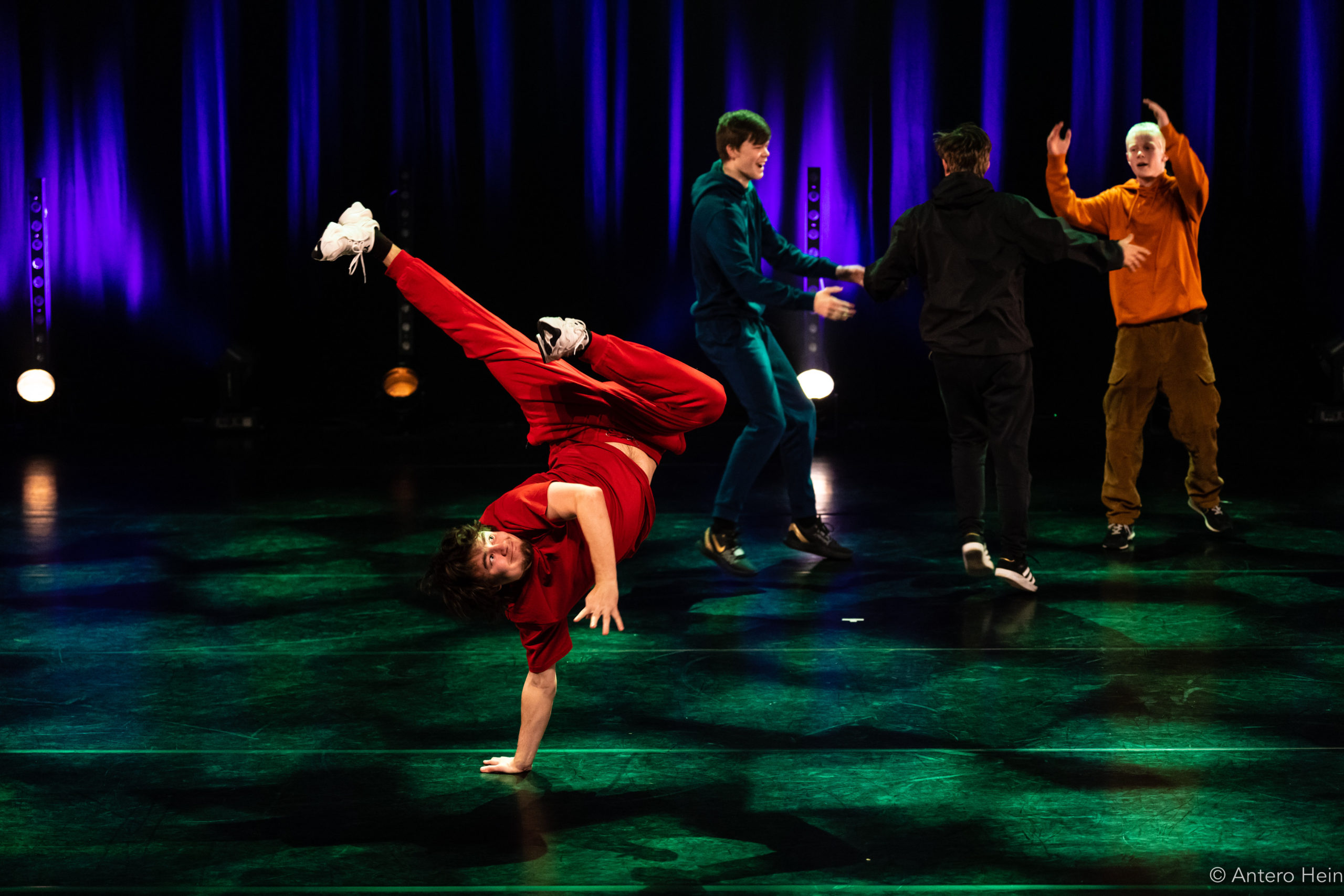BREAKDANCE